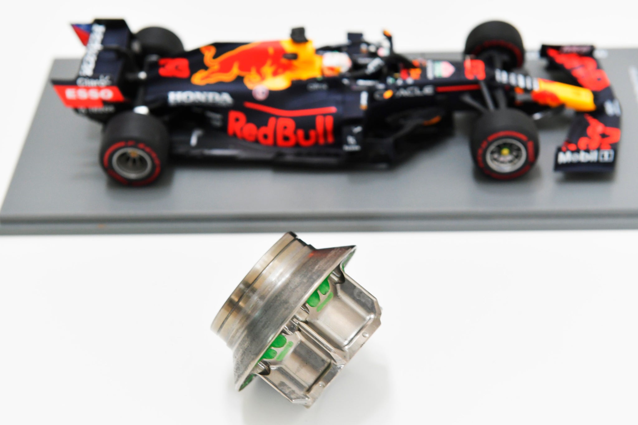 F1 Wheel Nut Red Bull Racing - Max Verstappen - FIA Formula One