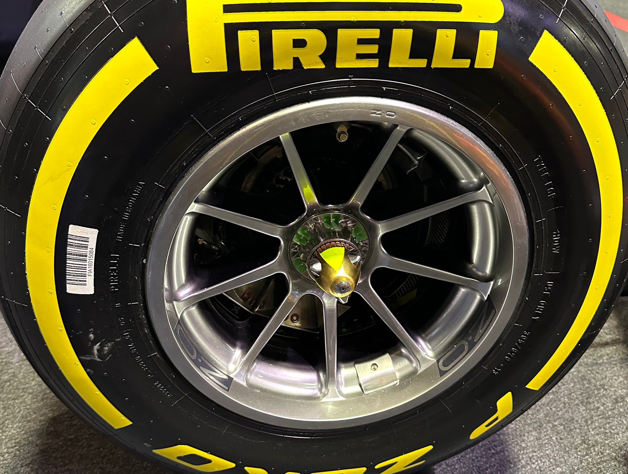 F1 Wheel Nut Red Bull Racing - Max Verstappen - FIA Formula One