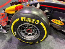 Load image into Gallery viewer, 2556 F1 Wheel Nut Red Bull Racing - Max Verstappen - FIA Formula One Drivers&#39; World Champion F1-247
